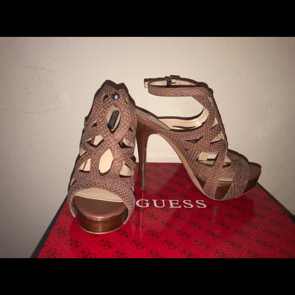 NEW GUESS HEELS KAESY size 6.5